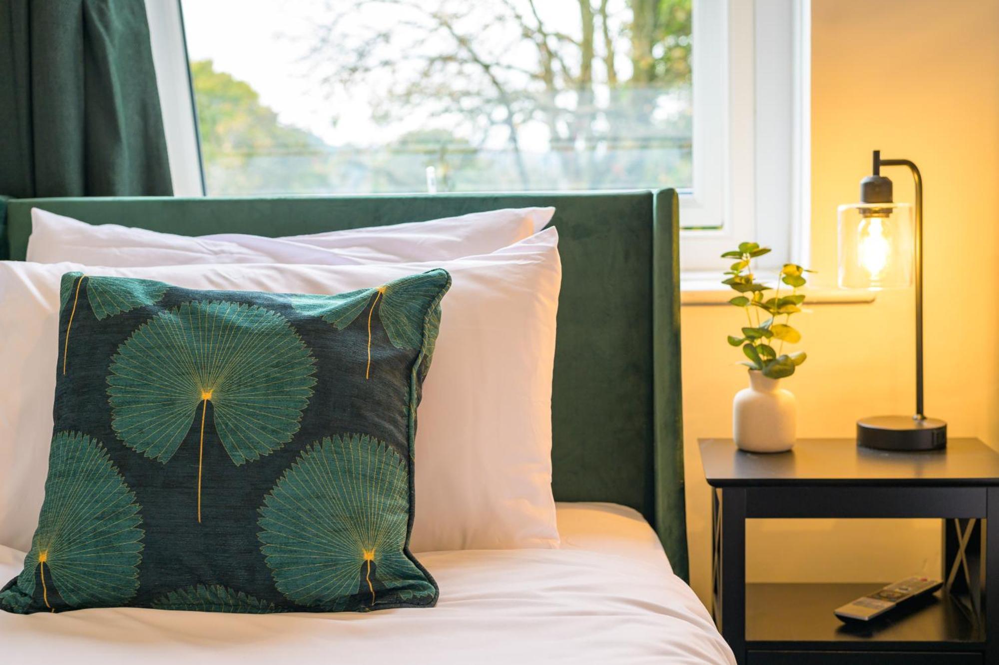 Вилла Stunning House Sleeps 7 - Parking Бакстон Экстерьер фото